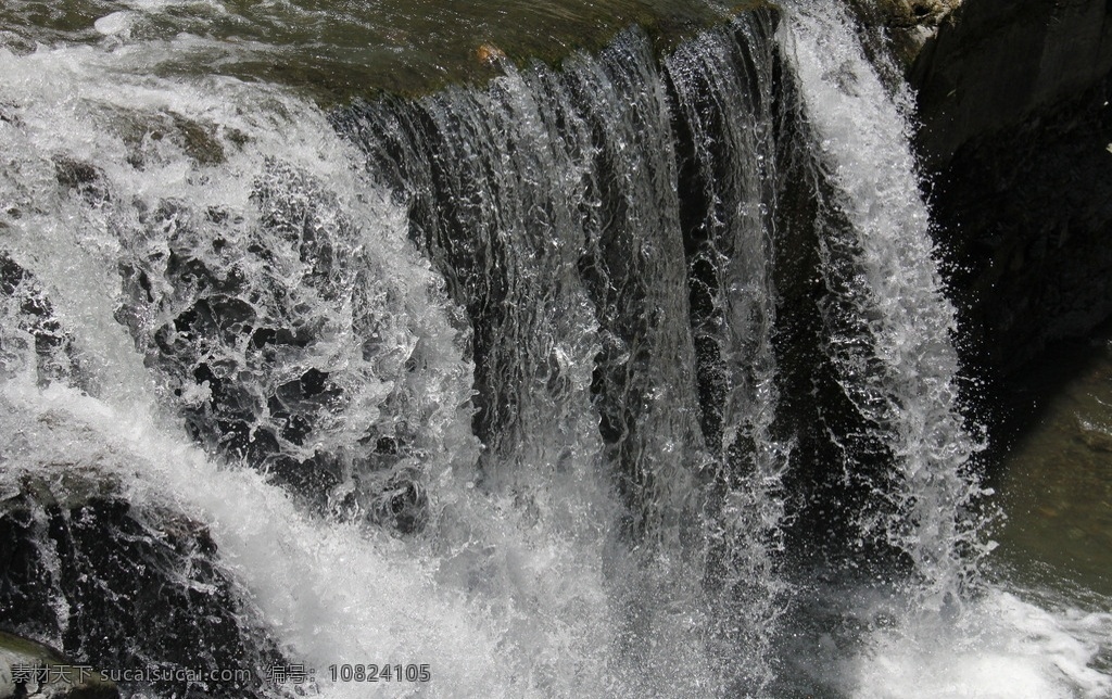 水流潺潺 飘荡 水珠 小瀑布 水帘 自然景观 自然风景