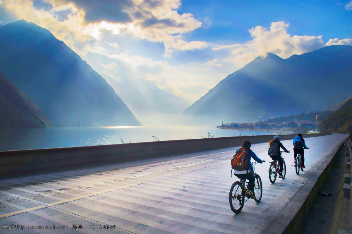 天空 蓝天 白云 阳光 远山 道路 骑自行车的人 自然风景 旅游摄影 人文景观