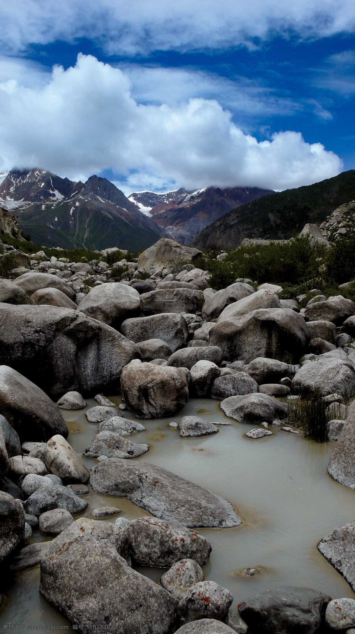 西藏来古冰川 西藏 风光 来古 冰川 雪山 水面 石头 岩石 骑行川藏线 自然风景 旅游摄影