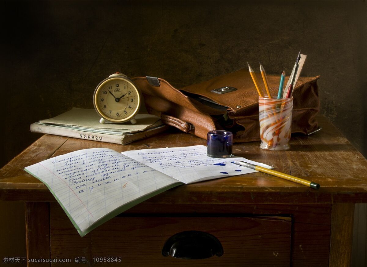 文具 钢笔 写字 怀旧 本子 学习 闹钟 书桌 文字 生活百科 学习办公