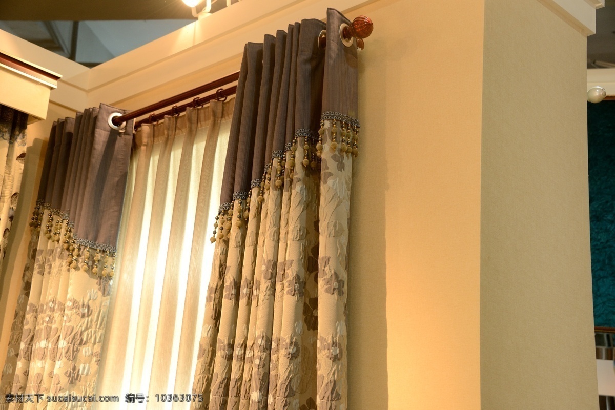 窗帘 家居生活 欧式 欧式窗帘 生活百科 窗轨 罗马杆 家居装饰素材
