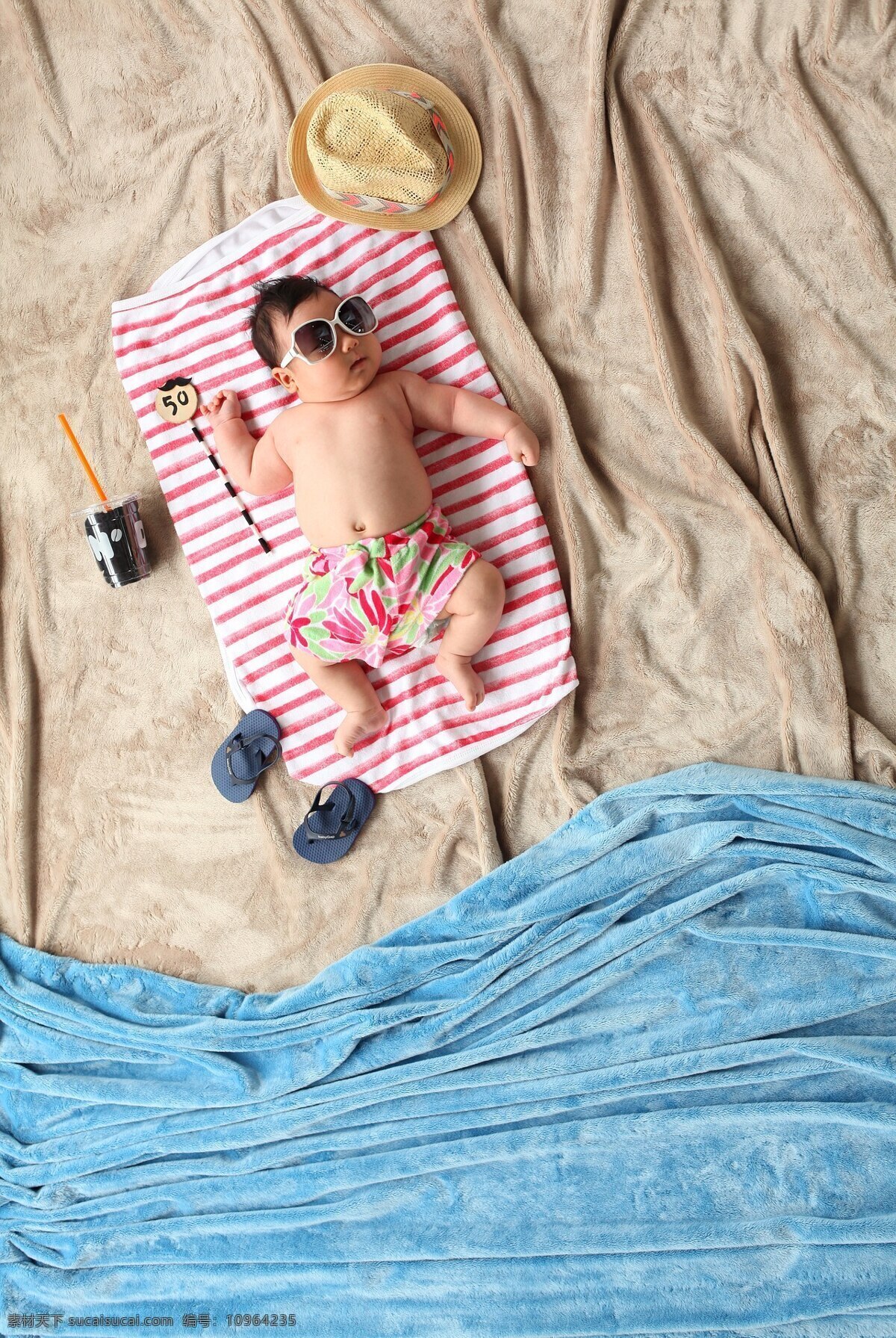 可爱 婴儿 电商 广告宣传 创 意图 儿童节 六一 61 儿童 孩子 广告 配图 创意 沙滩 日光浴 太阳镜 度假 童装 生活百科 生活素材