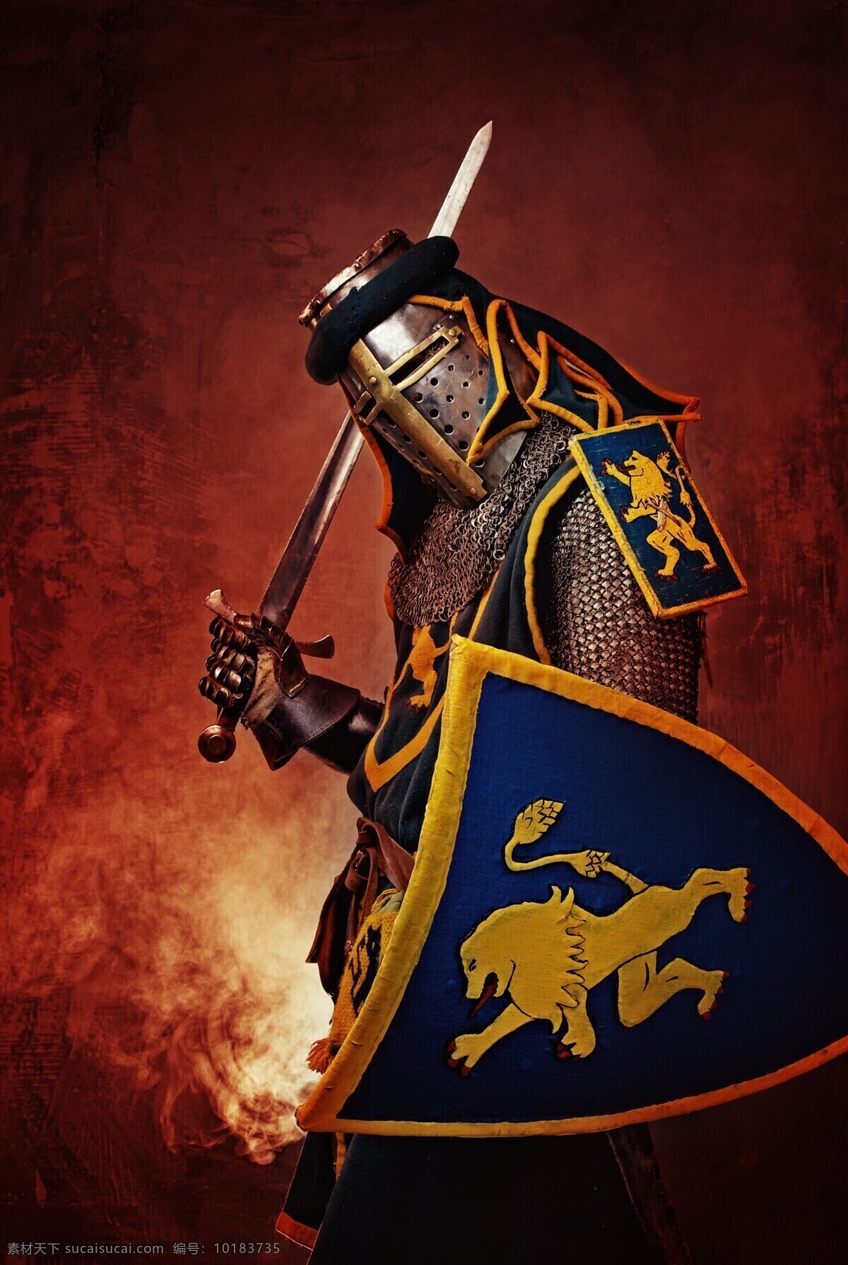 身穿 铠甲 武士 盔甲 盾牌 头盔 宝剑 古代欧洲骑士 士兵 其他类别 生活百科