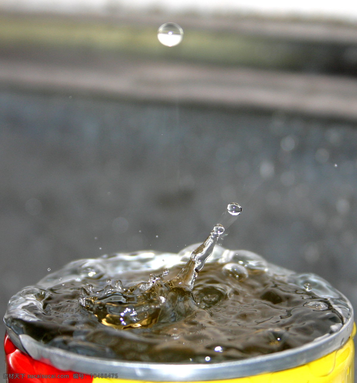 滴水 摄影图片 容器 生活百科 生活素材 水滴 水珠 滴水摄影 高速摄影 小罐子 psd源文件