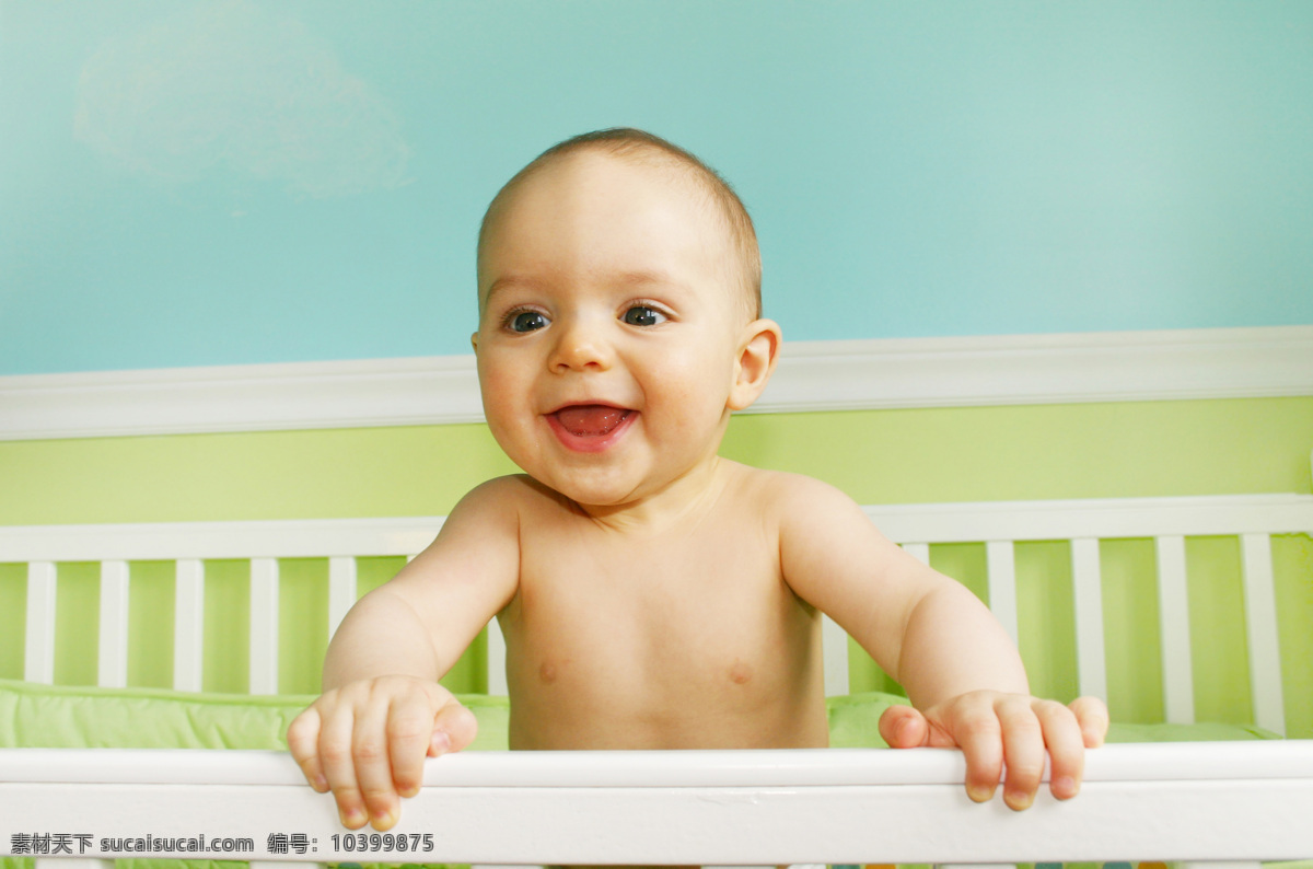 婴儿 床上 可爱 宝宝 baby 孩子 小孩 健康宝宝 宝宝床 微笑的宝宝 儿童幼儿 宝宝图片 人物图片