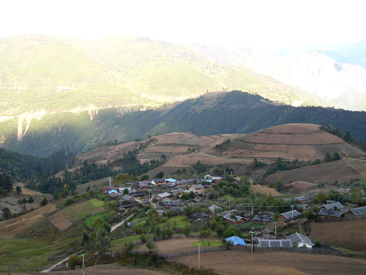 云南风景 云南 天空 阳光 村落 群山 自然风景 旅游摄影