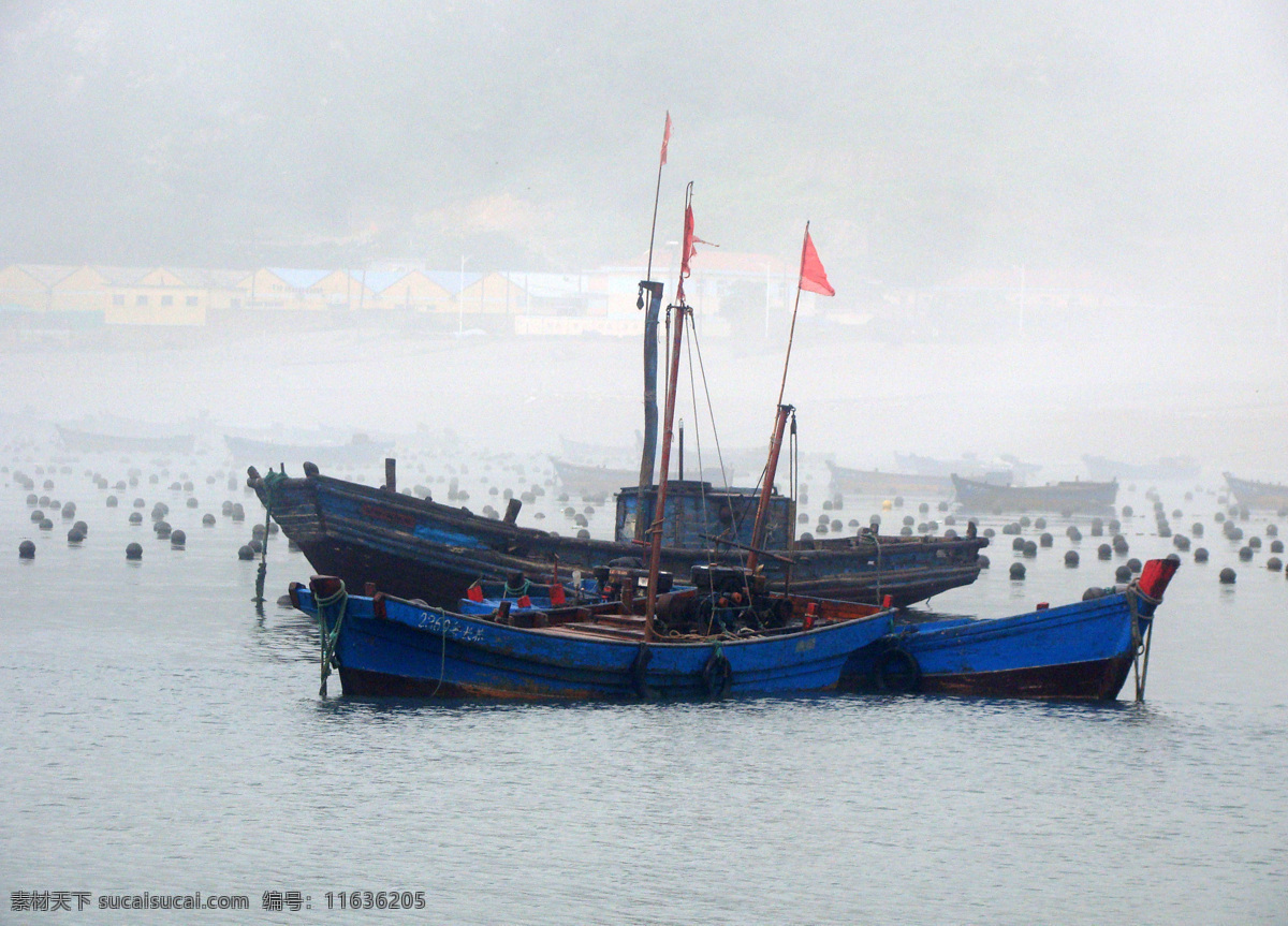 渔船 中国渔船 山东渔船 蓬莱 蓬莱渔船 海上捕鱼 捕鱼 航海 出海 打渔 海带 海带养殖 海上迷雾 大海 海岛 交通工具 现代科技