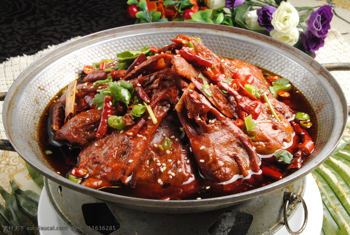 干锅鸭头 鸭头 麻辣鸭头 传统美食 锅仔鸭头 美食图片 餐饮美食