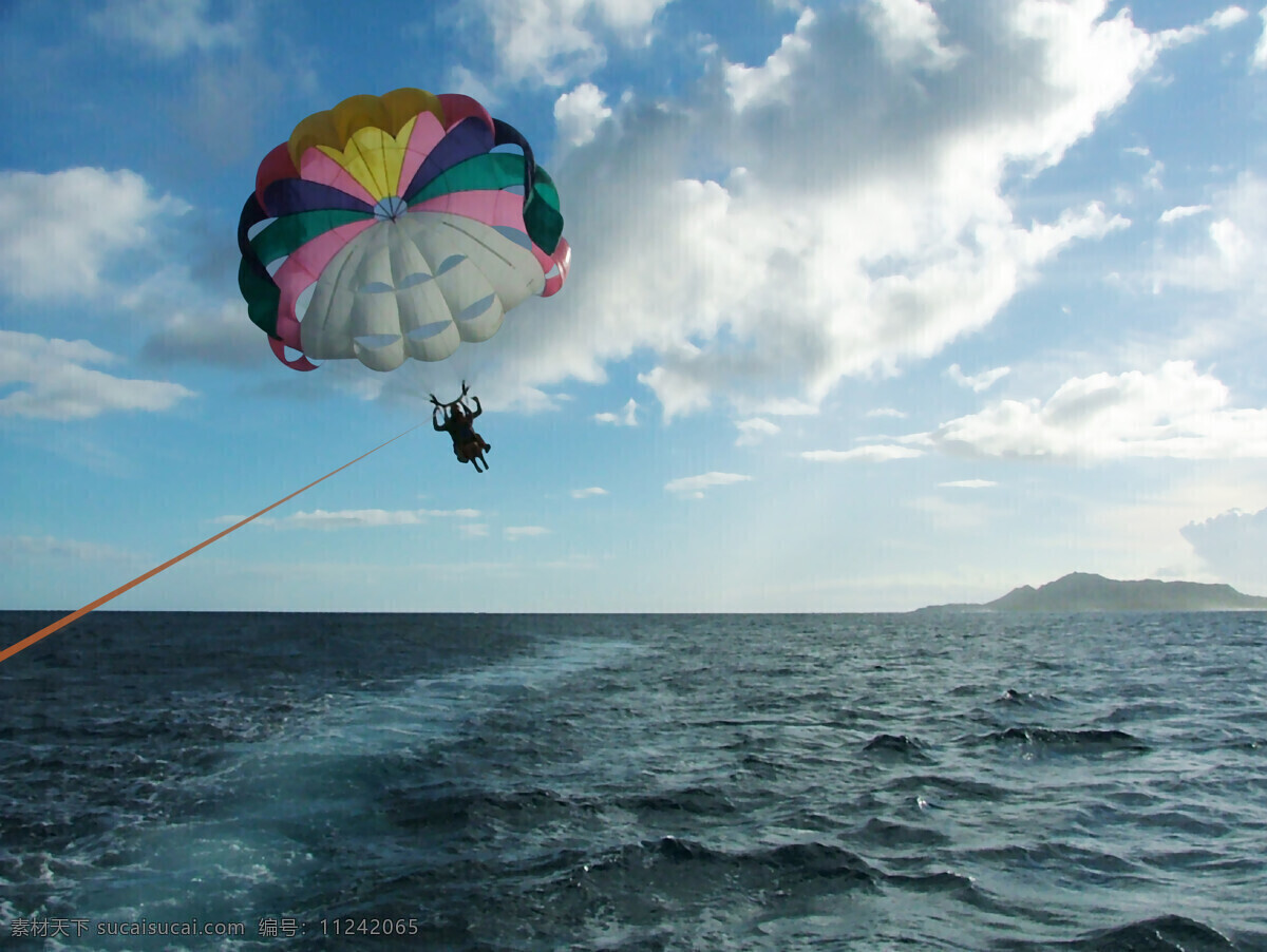 海上 跳伞 运动 跳伞运动 大海 海洋 降落伞 滑翔伞 极限运动 体育运动 生活百科