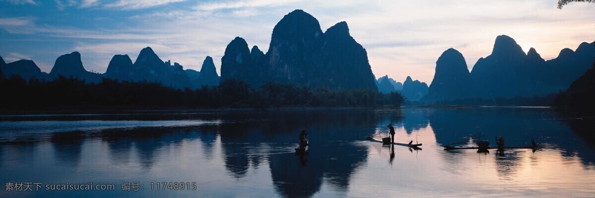 漓江 晚霞 日落 天空 泛红 光芒 映照 山峰 轮廓线 河面 渔舟 倒影 景如 画卷 自然景观 自然风景