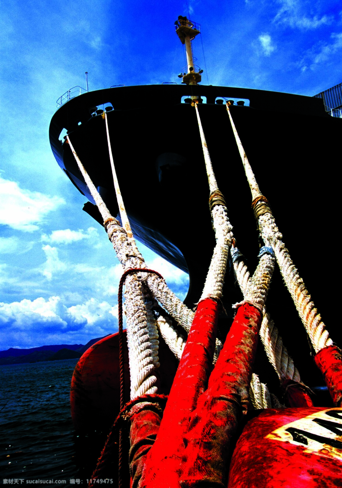 码头一景 码头 海港 轮船 缆绳 船头 蓝天 海洋 现代科技 交通工具 摄影图库