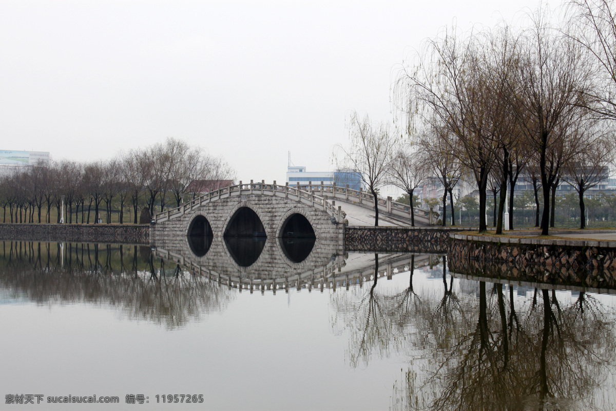 小桥流水 小桥 湖泊 学校公园 学校 大学 旅游 建筑 倒影 桥梁 旅游胜地 自然景观 风景名胜