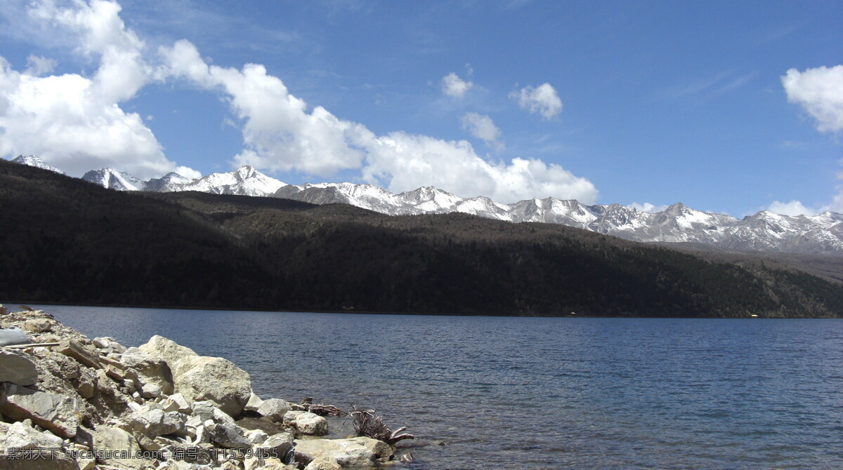 四川康定 高原海子 雪山 山水 石堆 蓝天 白云 国内旅游 旅游摄影 灰色