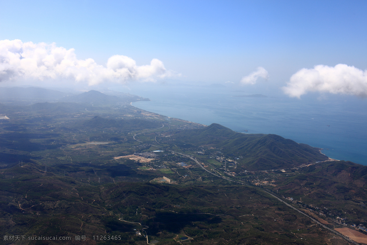 三亚上空俯瞰 三亚 上空 俯瞰 俯视 风景 高空 航拍 蓝天白云 陆地 旅游摄影 自然风景