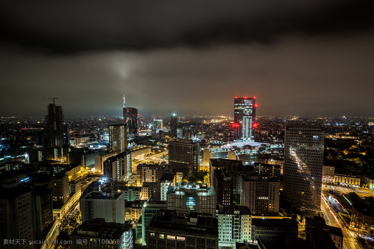 夜晚的米兰市 夜晚 灯光 城市 建筑 街道 米兰 楼房 城市风光 环境家居 黑色