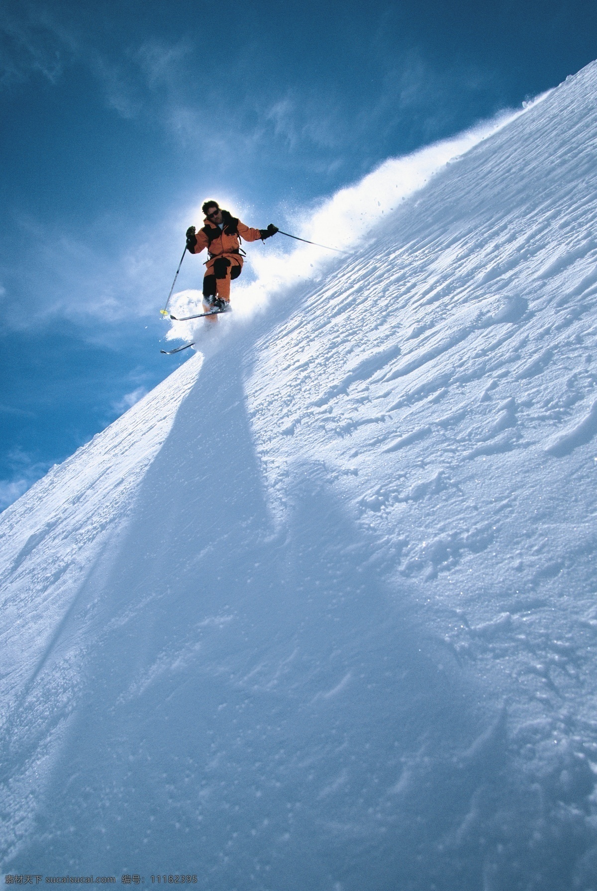 飞速 下滑 滑雪 运动员 高清 冬天 雪地运动 划雪运动 极限运动 体育项目 运动图片 生活百科 风景 雪景 雪山风光 摄影图片 高清图片 体育运动 蓝色