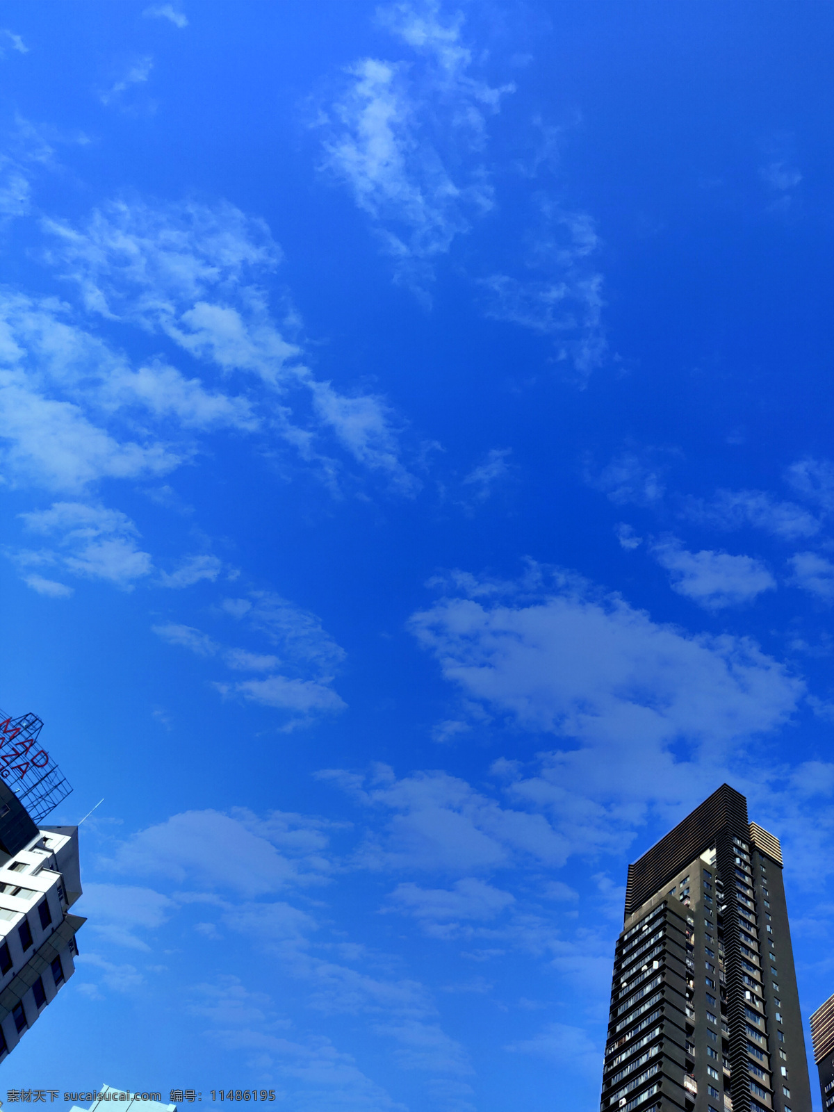 蓝天 白云 建筑 高楼大厦 蓝天白云 蓝天素材 白云素材 天空 商业楼 建筑园林 建筑摄影