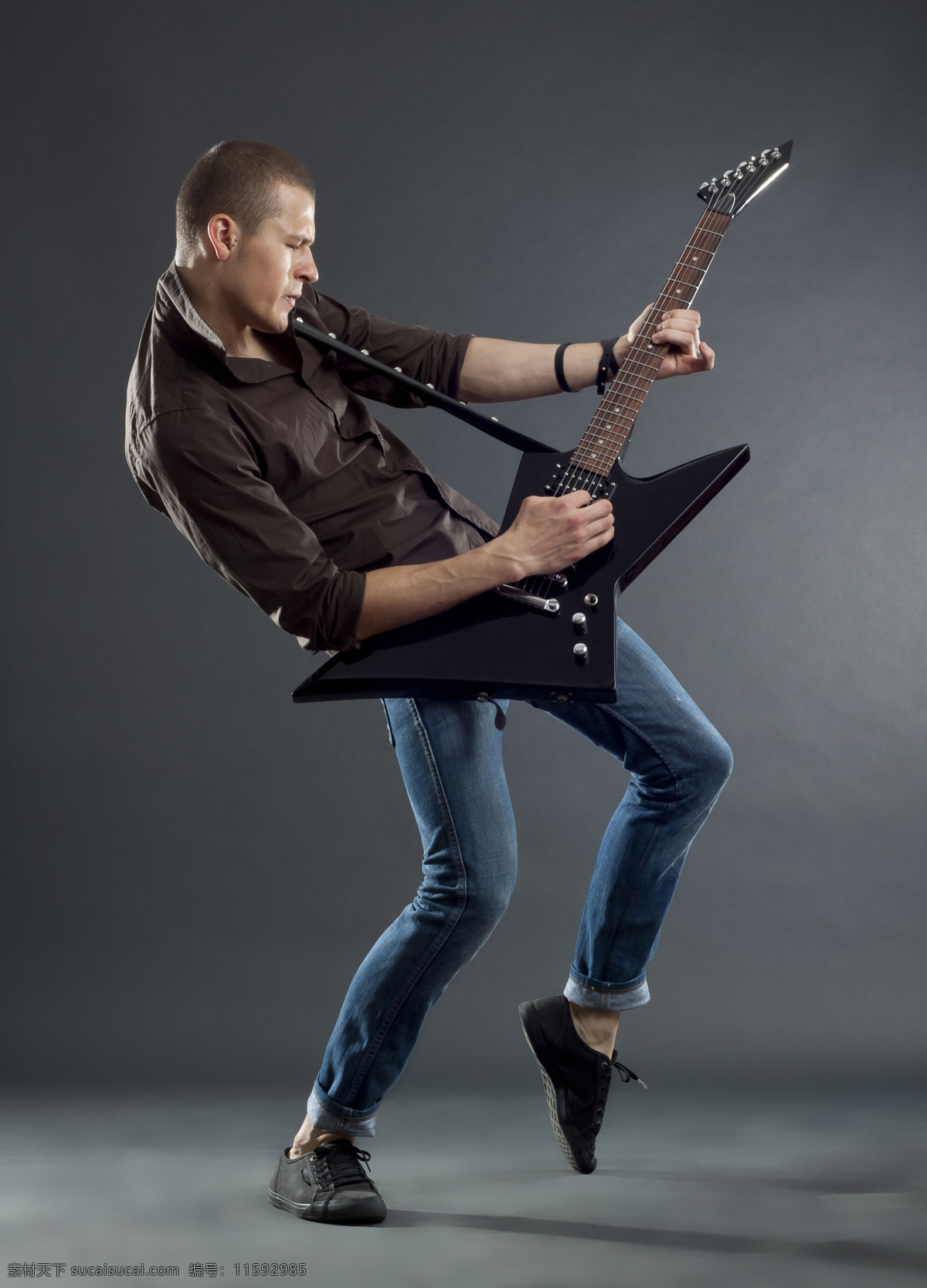 弹 吉他 外国 男士 吉他手 乐器 音乐潮流 生活人物 人物图片