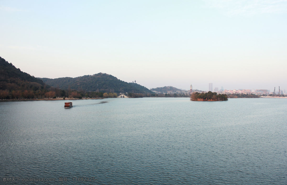 山水 旅游 摄影作品 风景 山青水秀 春天 自然景观 山水风景 小船 水 河边 拍照作品 旅游摄影 自然风景