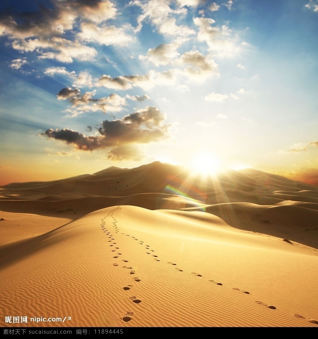 沙漠黄昏 脚印 风光 风景 天空 精美图片 印刷适用 高清图片 创意图片 自然景观 自然风景 摄影图库