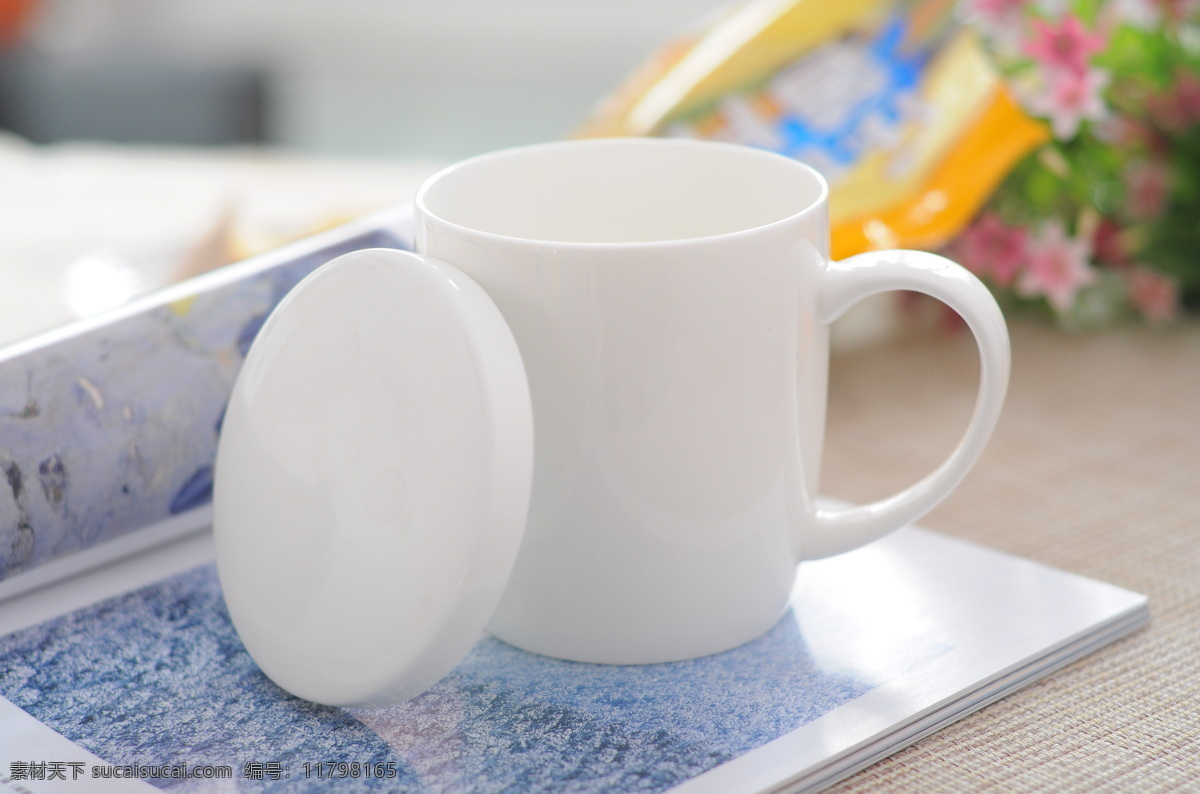 白色 杯子 餐具 餐具厨具 餐饮美食 家居生活 咖啡杯 陶瓷 陶瓷杯子 盖子 生活百科 矢量图 日常生活