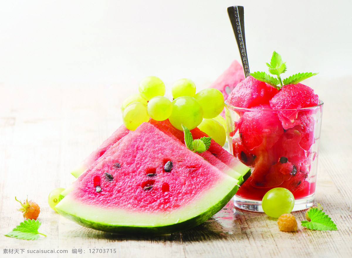 杯子 健康饮食 葡萄 生物世界 水果 水果图片 西瓜 图 西瓜水果图 鲜西瓜 甜西瓜 西瓜果肉 西瓜汁 新鲜水果