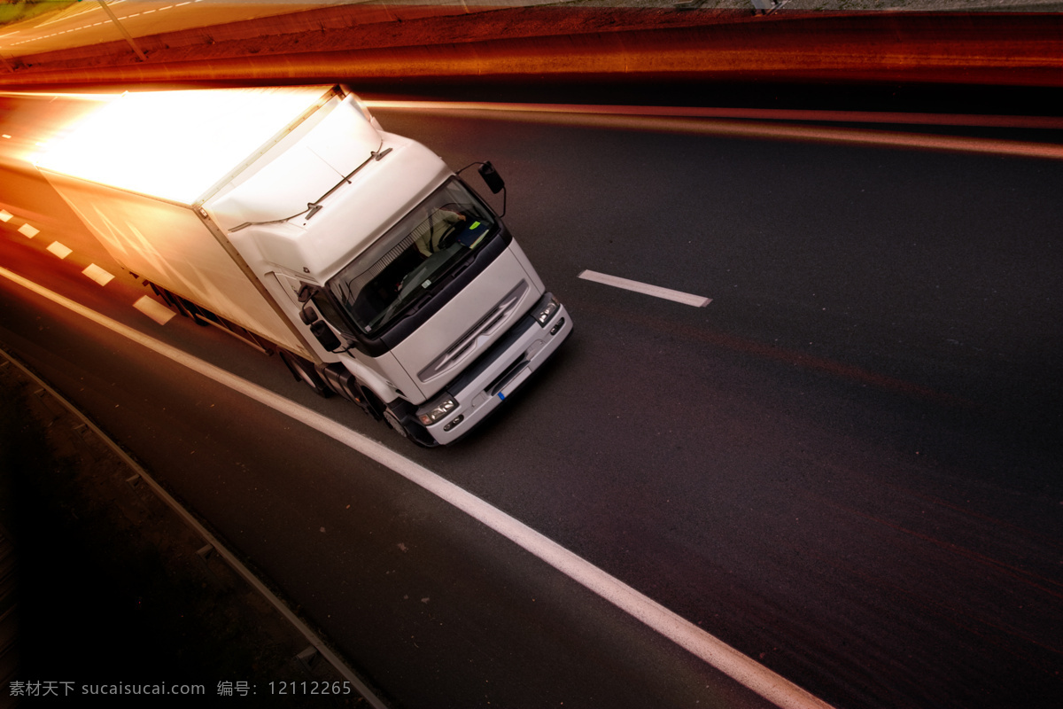 行驶 卡车 货车 公路 道路 高速公路 汽车图片 现代科技
