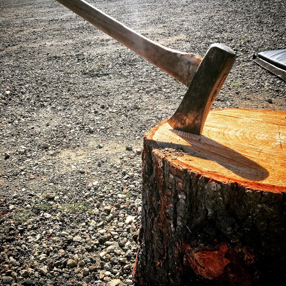 斧头 劈柴 利刃 铁器 工具 生活百科 生活素材