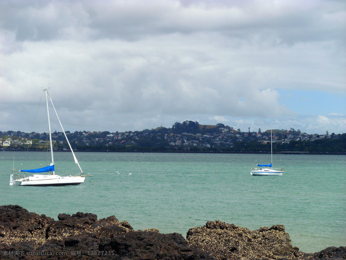 白云 大海 国外旅游 海水 礁石 蓝天 旅游摄影 绿树 新西兰 海滨 风景图片 风景 游艇 远山 风光 生活 旅游餐饮