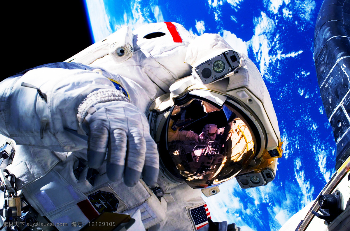 太空宇航员 地球 宇航员 摄像头 头盔 玻璃罩 白色 空间站 伙伴 同事 宇宙飞船 科技 文明 发达 飞行 漂浮 零重力 现代科技 科学研究