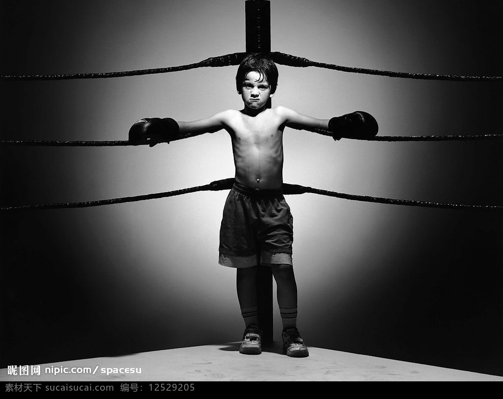 拳击小男孩 不屑 拳击 角落 男孩 拳套 黑白 文化艺术 体育运动 摄影图库
