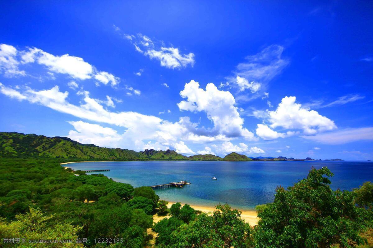海滨 海湾 海边 海滩 大海 海水 树林 蓝天 自然风景 自然景观