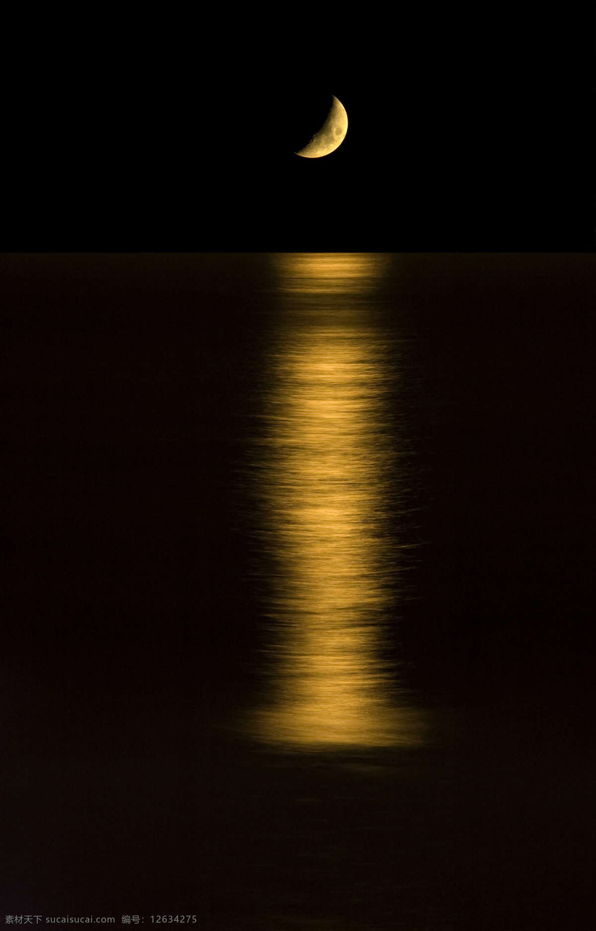 海上 空 月亮 大海 海水 倒景 月亮倒景 月亮摄影 月亮素材 弯月 山水风景 风景图片