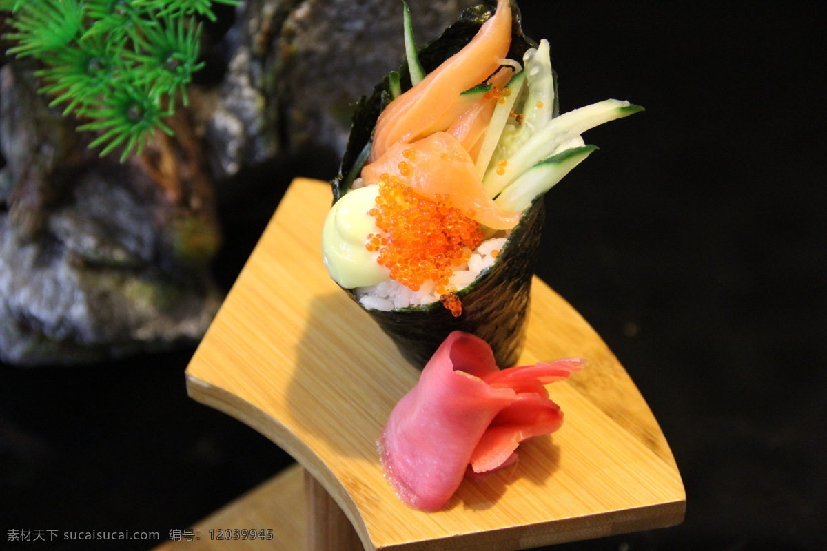 三文鱼手卷 三文鱼 手卷 寿司 日本 日式 料理 日韩料理 精致 小吃 美食 特色 传统美食 餐饮美食