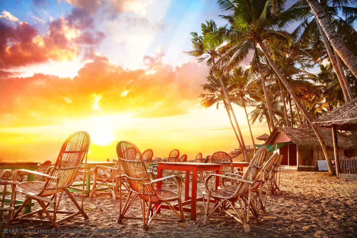 夕阳 下 椰树 椅子 桌子 落日 阳光 蓝天 白云 沙滩 房子 自然风景 自然景观 白色