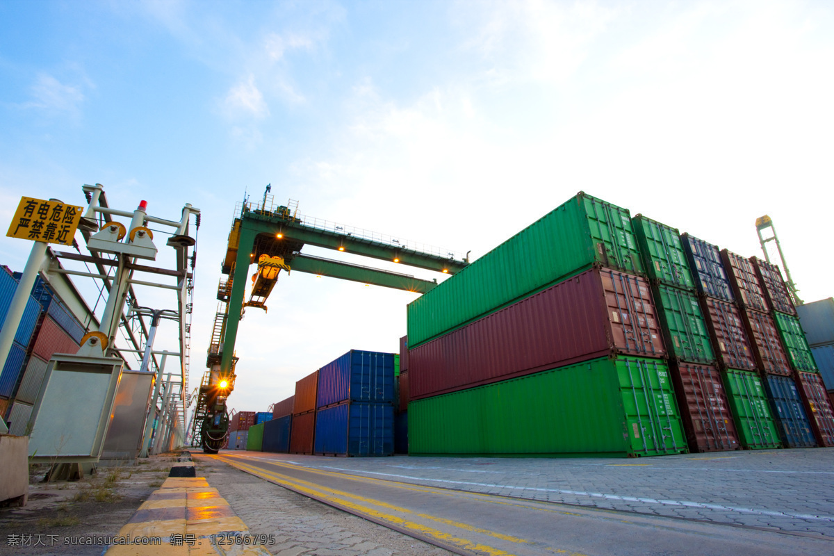 港口 码头 吊机 起重器 大海 泊位 机械 船务 集装箱 工业生产 现代科技