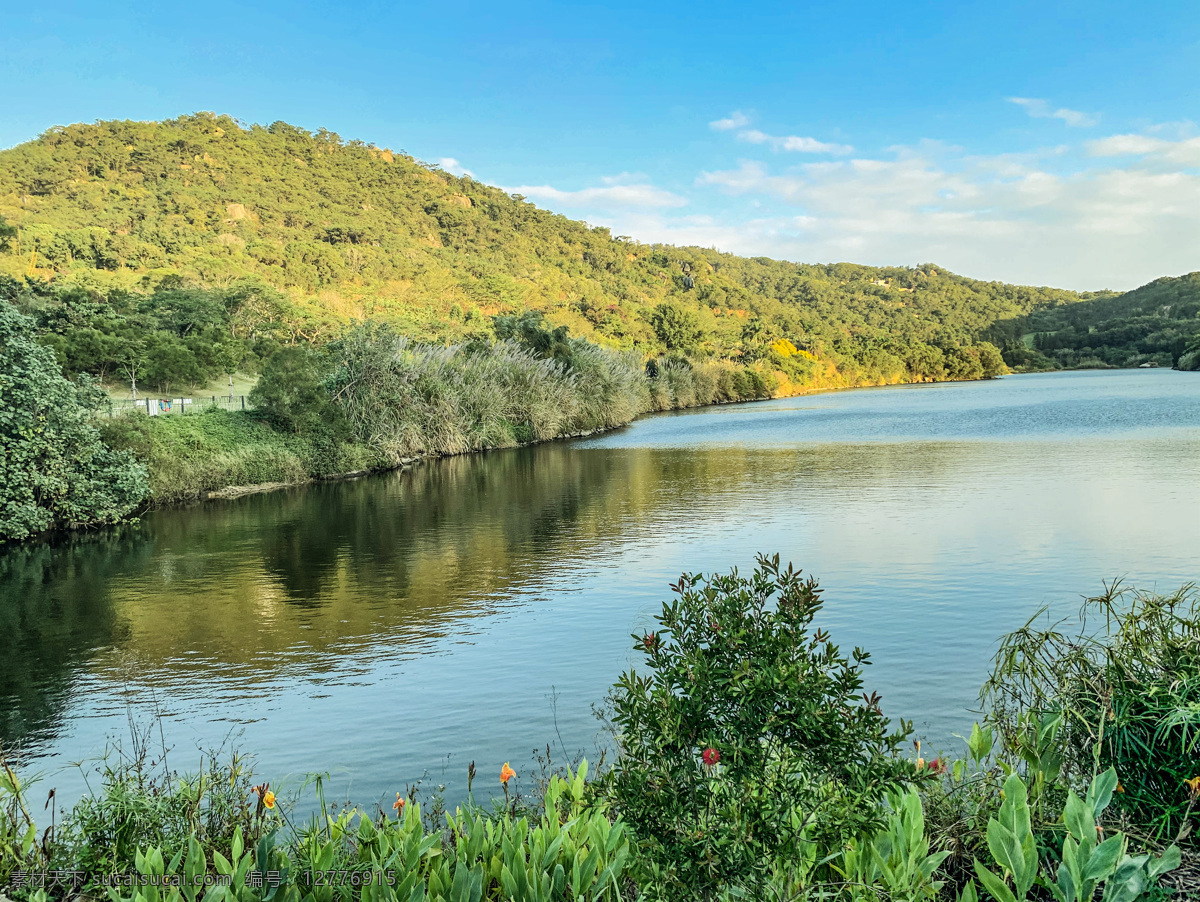 上李水库 蓝蓝的湖水 绿绿的草地 蔚蓝的天空 风景 水库美景 波澜倒影 水波小山坡 蓝天山水风景 旅游摄影 国内旅游