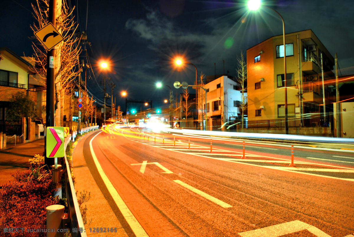 都市 夜景 都市夜景 房子 公路 路灯 旅游摄影 人文景观 指示牌 灯光视觉 psd源文件