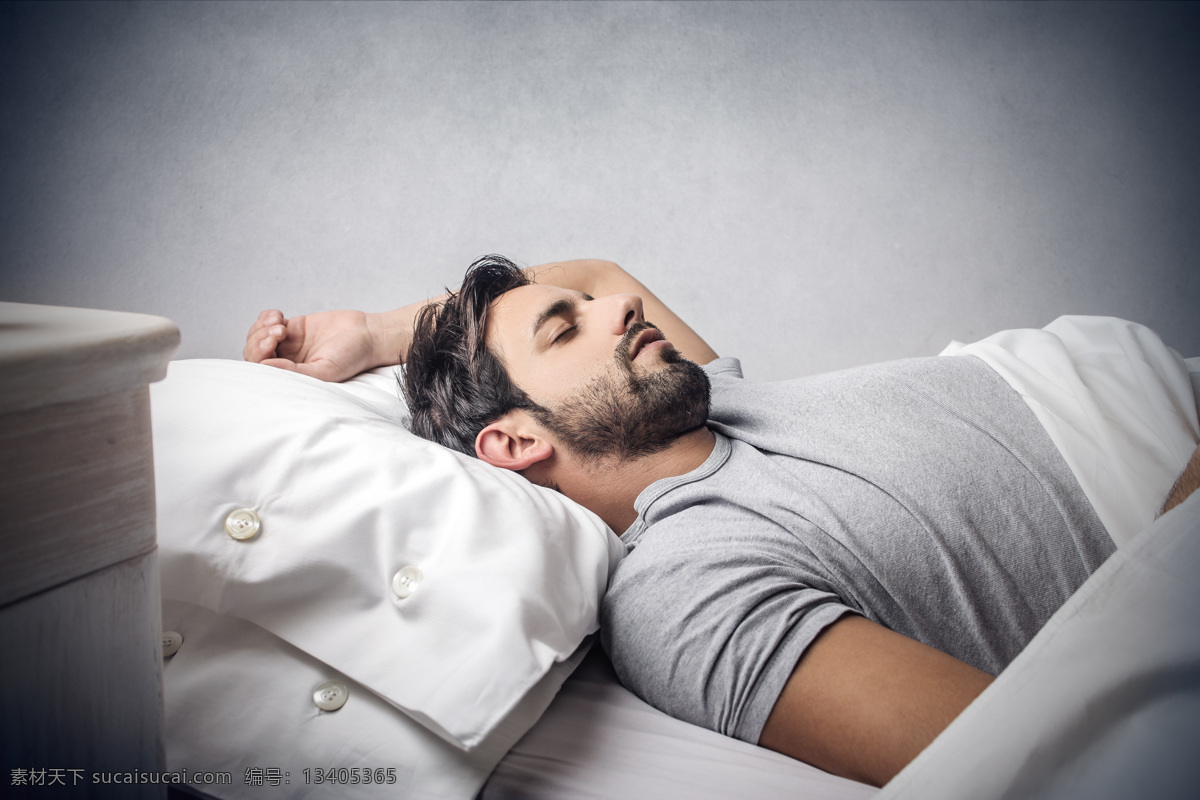 床上 睡觉 男人 睡觉的男人 睡觉的男性 睡熟 睡眠 甜蜜的梦 睡得香 梦乡 睡觉的男士 生活人物 人物图片