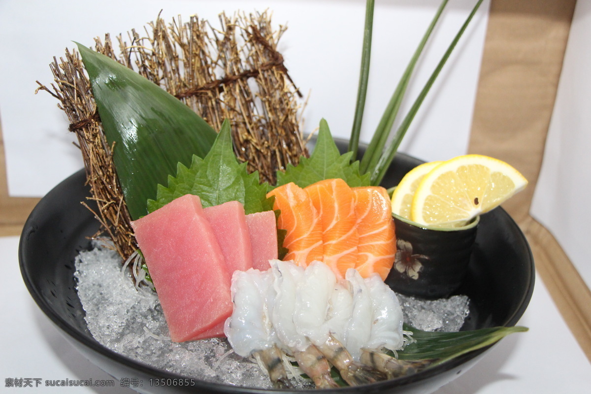 三色刺身拼盘 美味寿司图片 美味寿司拼盘 美味寿司 可口寿司 黄色寿司 寿司 寿司摄影 传统美食 餐饮美食 西餐美食