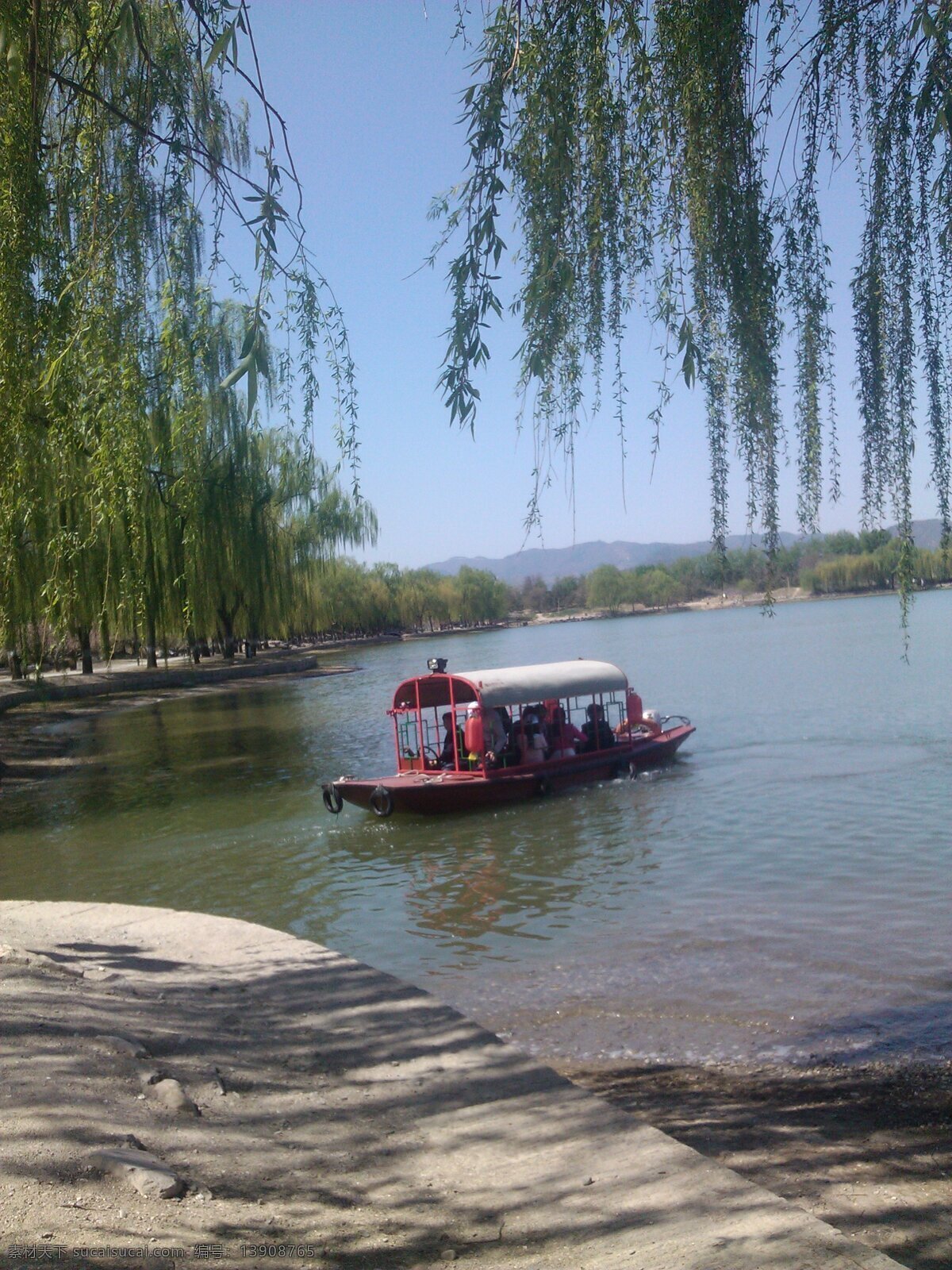 春天的风景 柳树 船只 湖泊 水面 绿树 国内旅游 旅游摄影