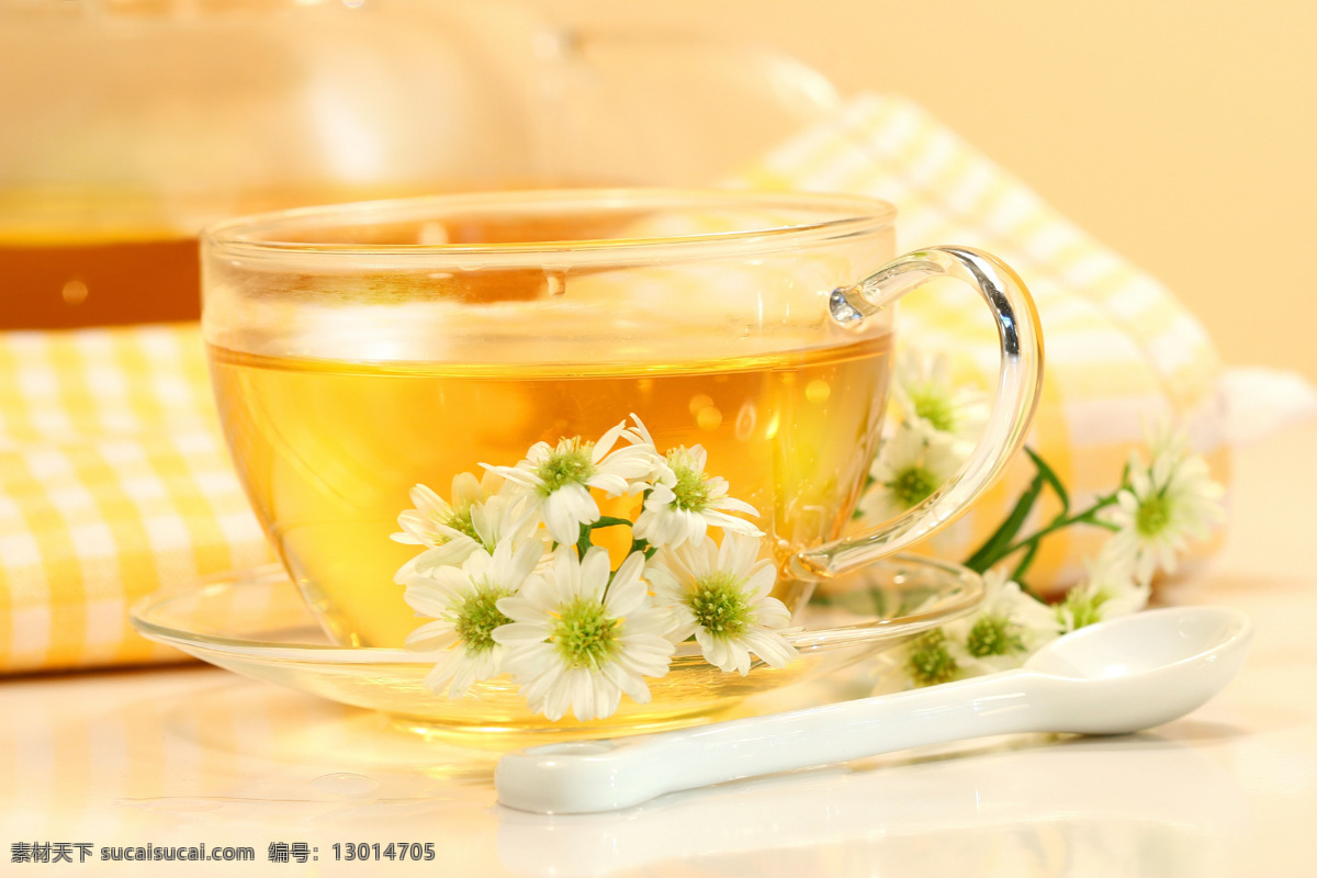 白色 花朵 花茶 白色花朵 勺子 茶饮料 透明杯子 茶道图片 餐饮美食