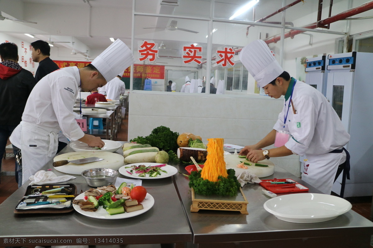 厨师做菜 厨师 厨房 厨艺 炒菜 打荷 餐饮艺术 水果雕刻 餐饮美食