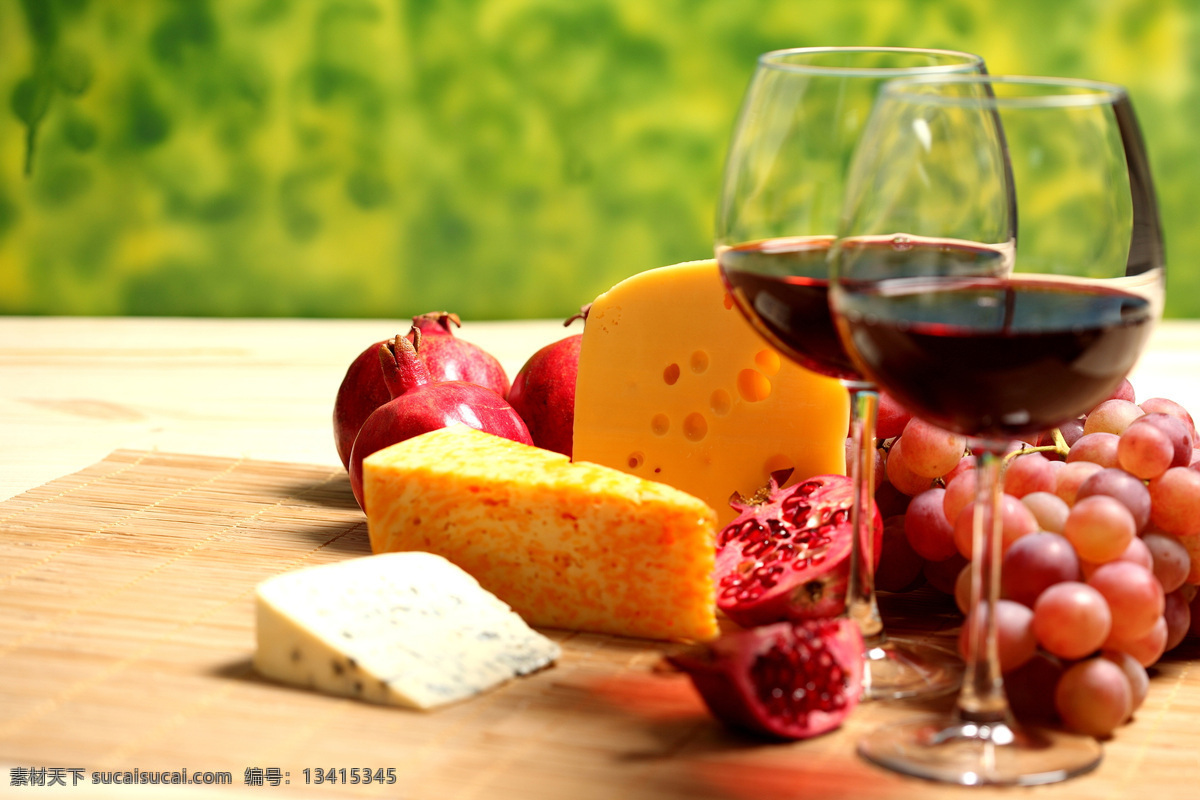 奶酪葡萄红酒 葡萄 酒杯 红酒 葡萄酒 玻璃杯子 果蔬 休闲饮品 酒水饮料 餐饮美食 黄色