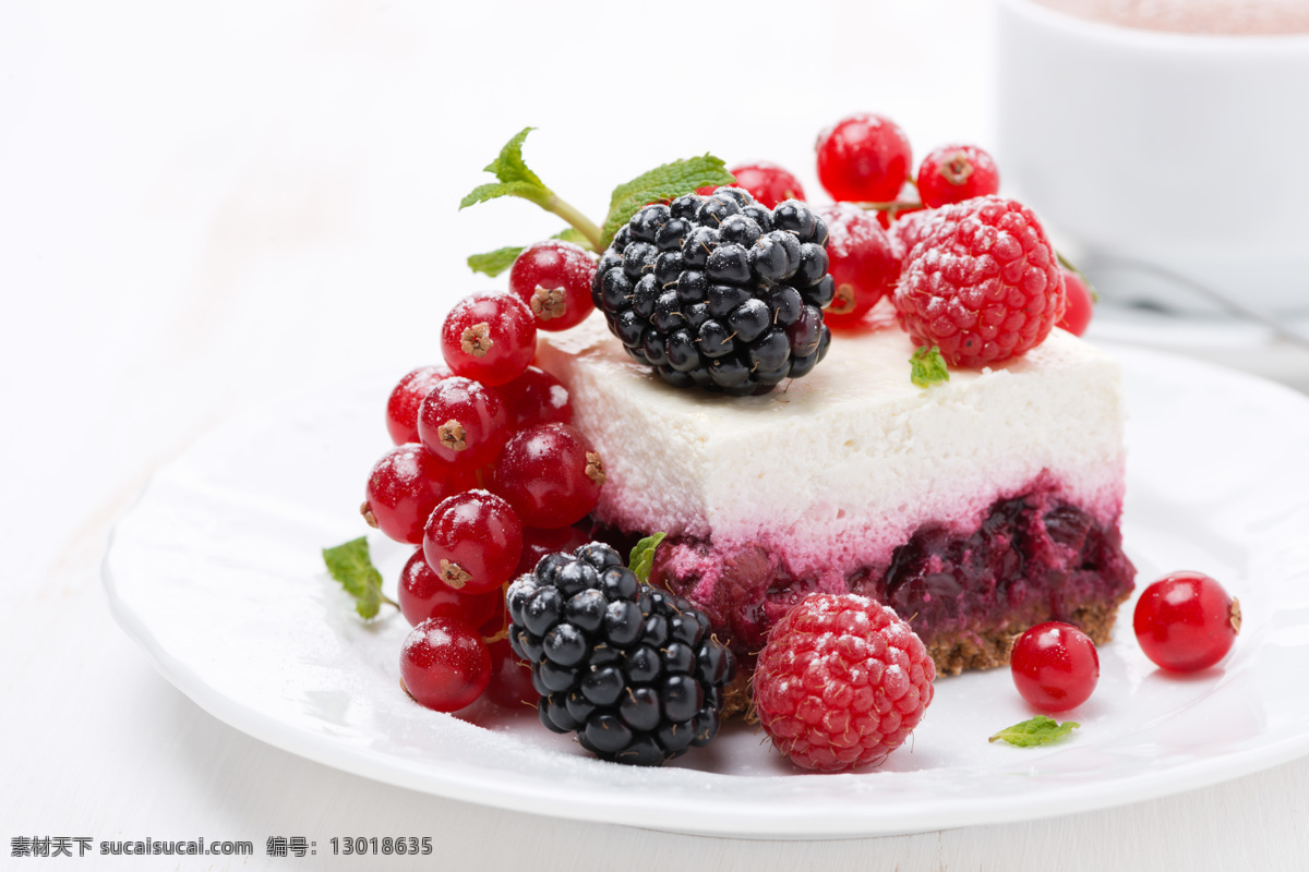 红色 果子 草莓 蛋糕 面粉原料 糕点 食物 美食 烘培原料 餐饮美食 点心图片