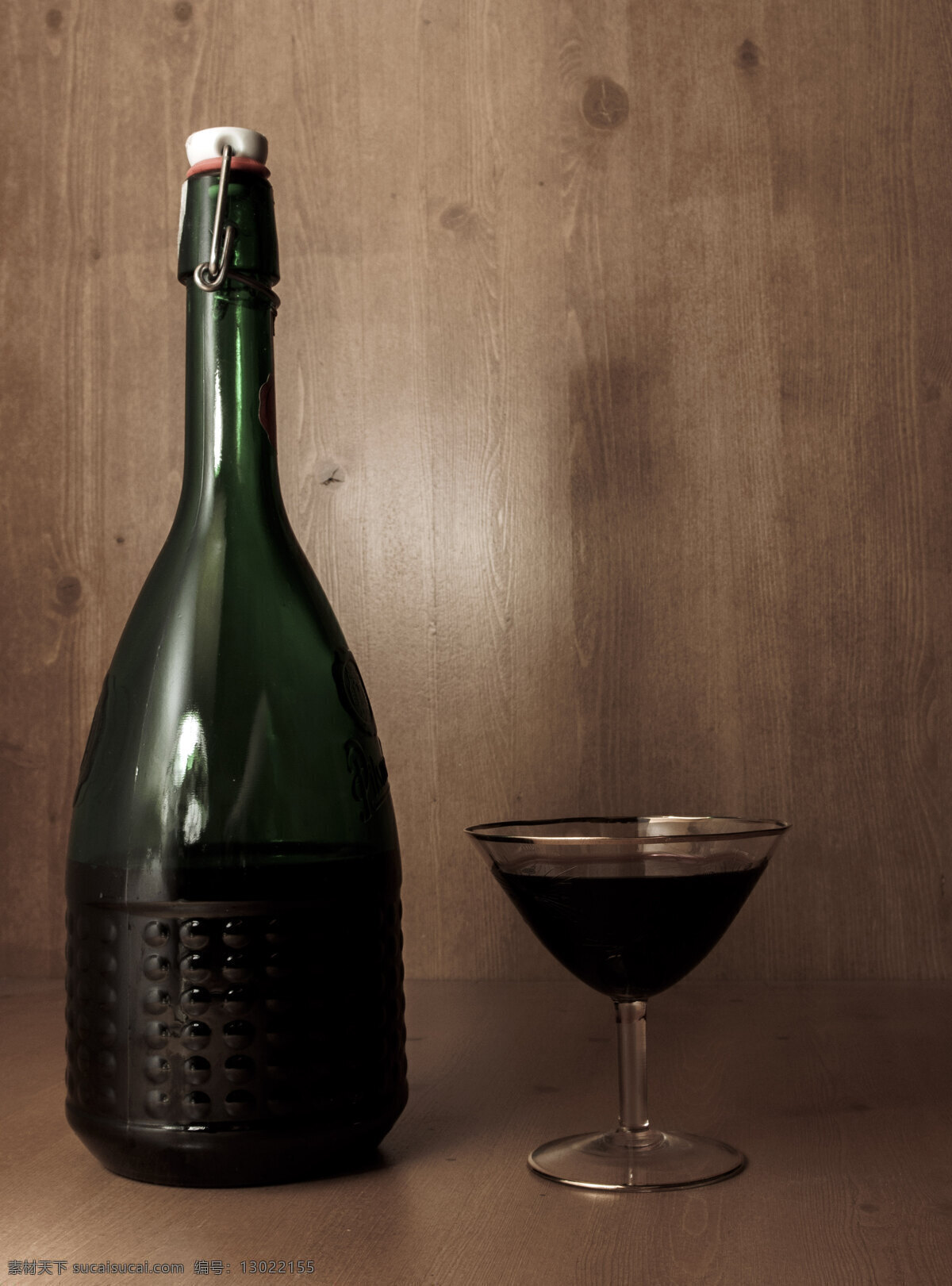 红酒瓶与酒杯 红酒瓶 酒杯 酒 静物 玻璃 生活百科 生活素材