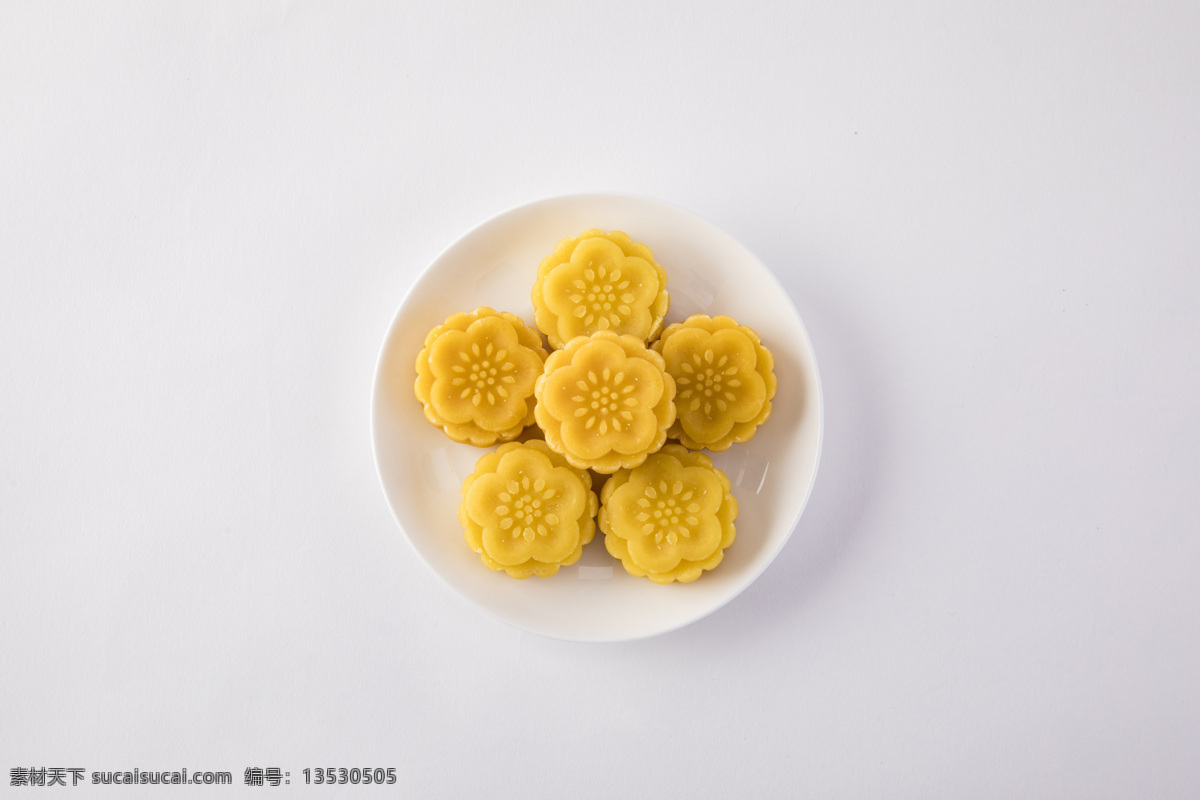 盘子里绿豆糕 美味 盘子 特色 传统 小吃 绿豆糕 餐饮美食 传统美食
