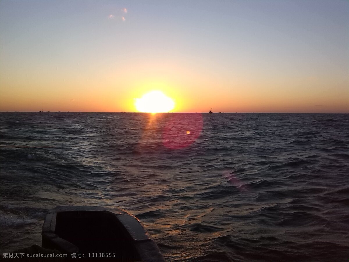 外 阳 落下 海边 海 海水 渐变 深色底纹 太阳 水平考试 彩色的光线