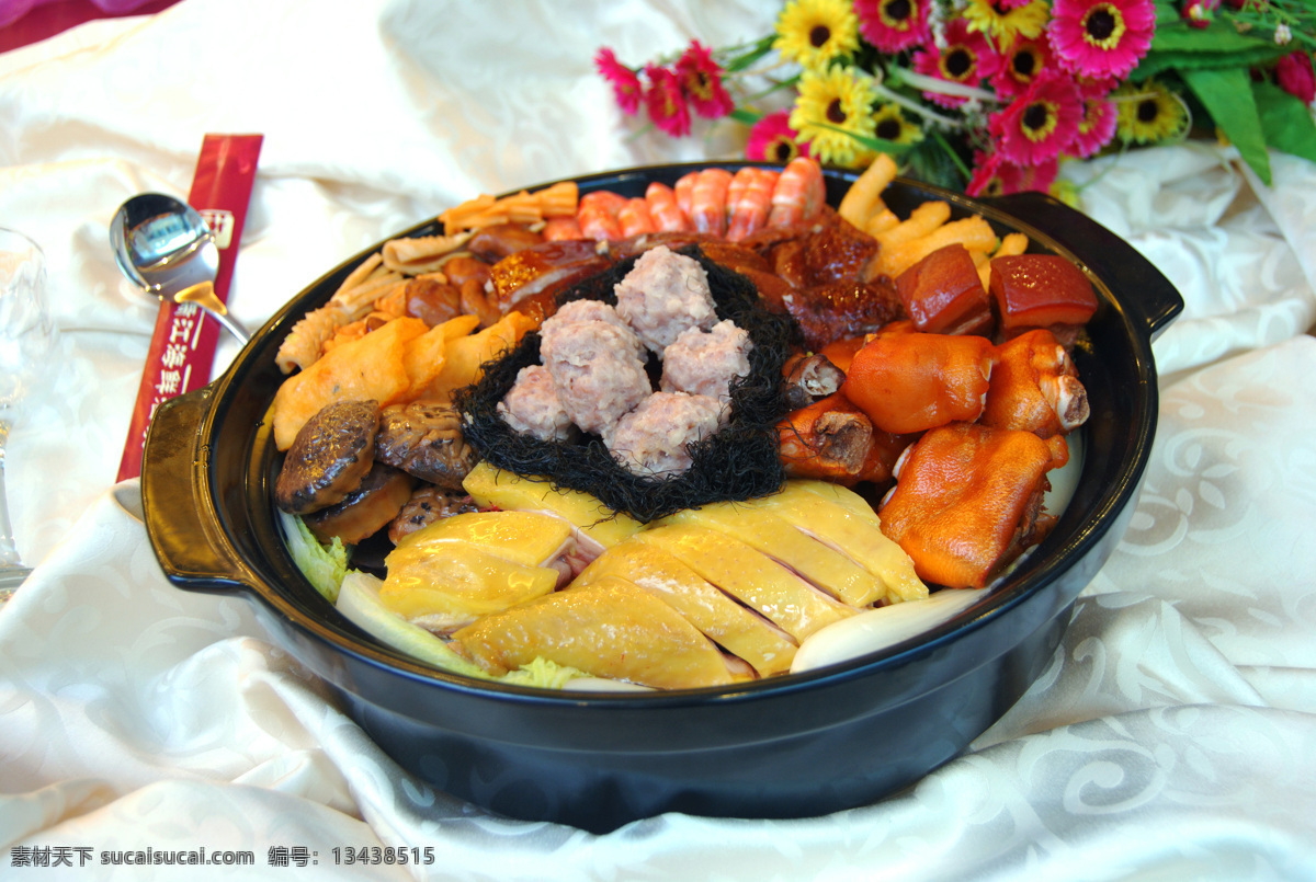 新春盆菜 白切鸡 猪手 茨菇 发菜 美味菜式 传统美食 餐饮美食