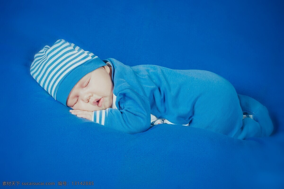睡梦中的男孩 睡觉 趴着 男孩 蓝色 婴儿 baby 人物图库 日常生活